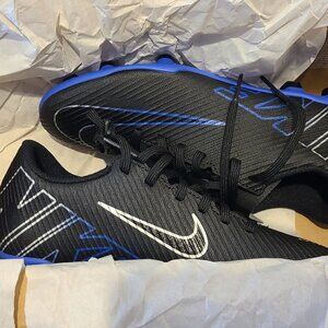 Nike Junior Hyper Royal Vapor 15 Club FG/MG Soccer Cleats-4.5